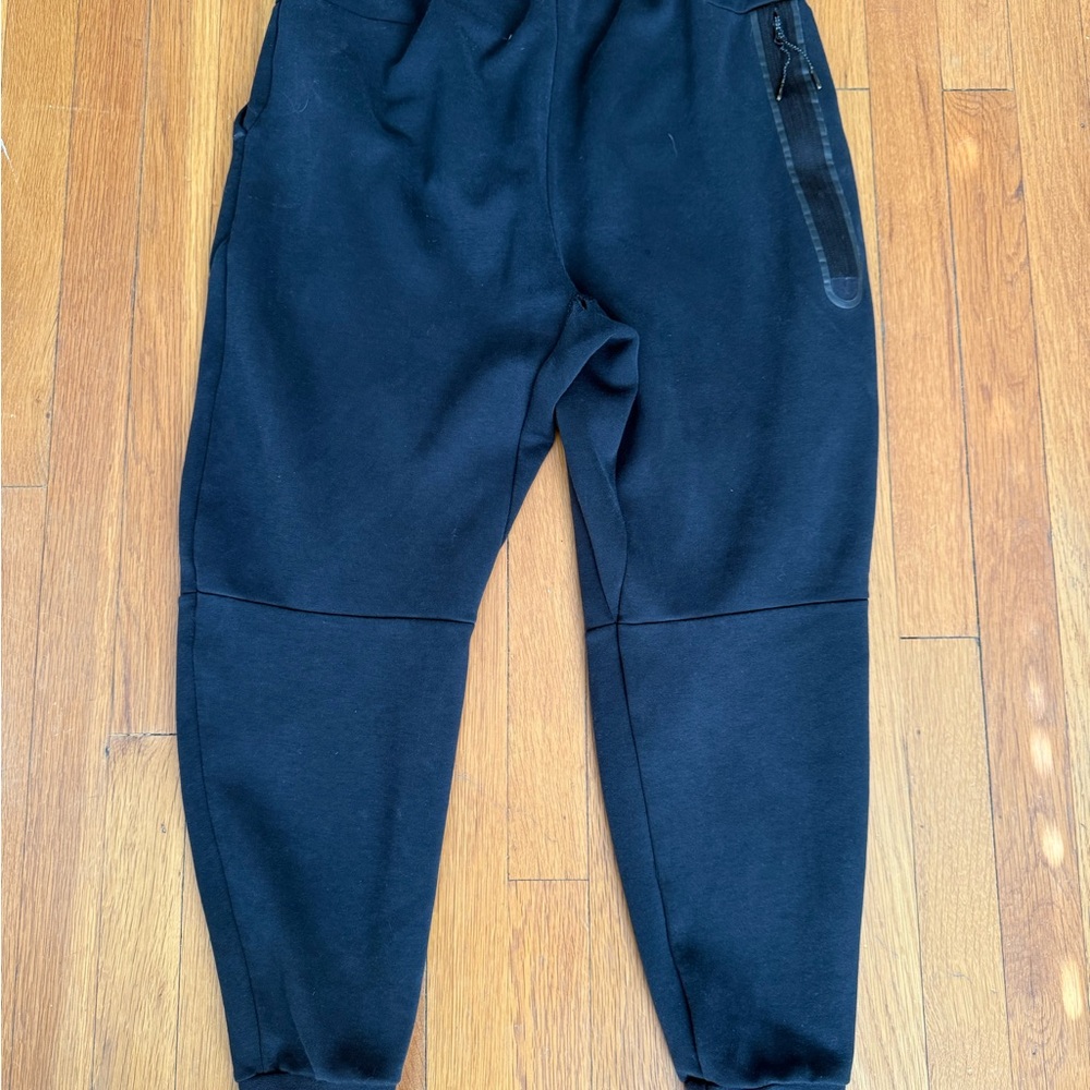Nike Tech Men's Black Full-Zip Hoodie & Jogger Set - Picture 5 of 7